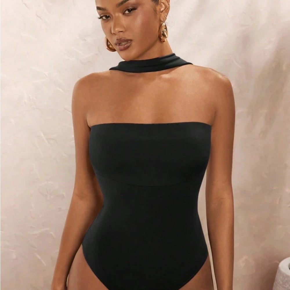 Chic Black Strapless Bodysuit